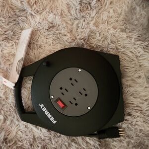 BNWT retractable 25ft 4 outlet extension cord reel
